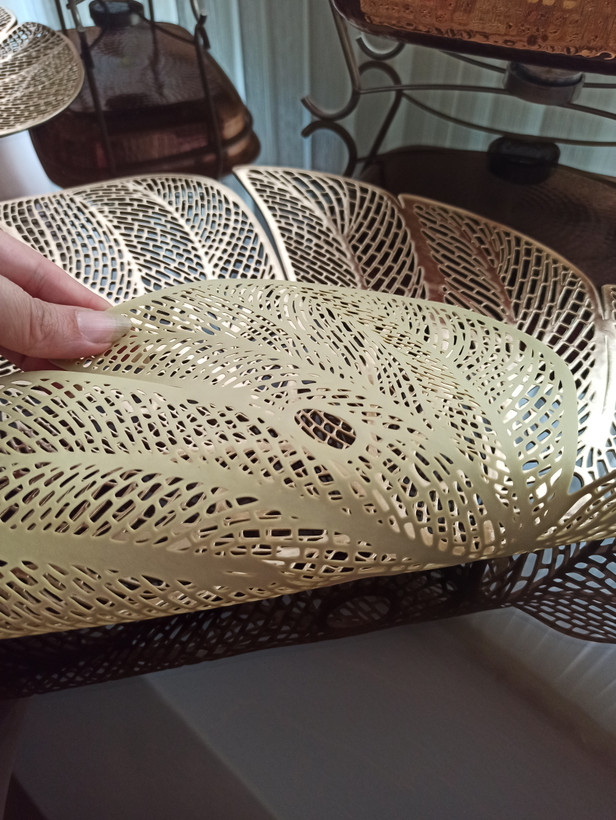 زیر بشقابی طرح برزگ رنگ طلایی اندازه45*37 یک عددی