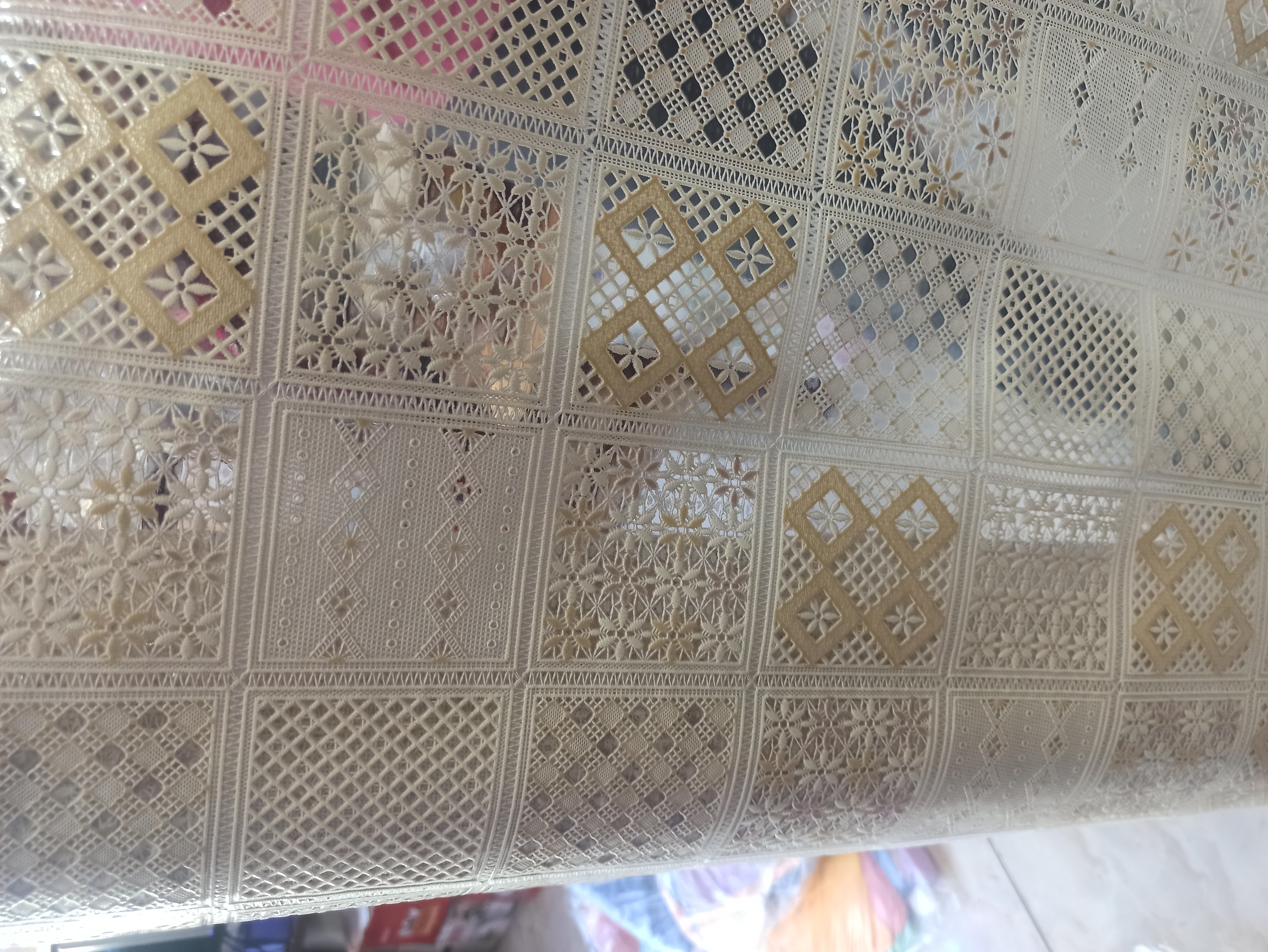 سفره گیپور عرض یک متر /قیمت درج شده برای یک متر میباشد /