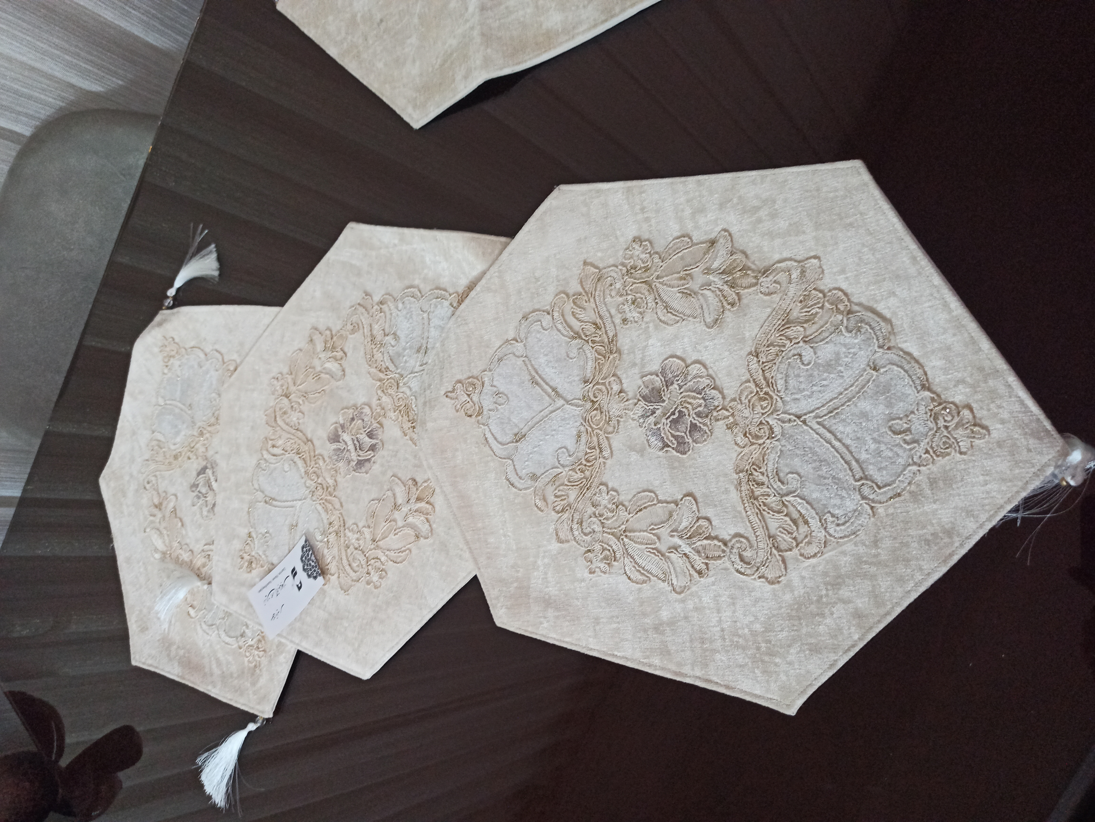 رومیزی مخمل 4تکه ،3عدد میز عسلی یک عدد جلو مبلی